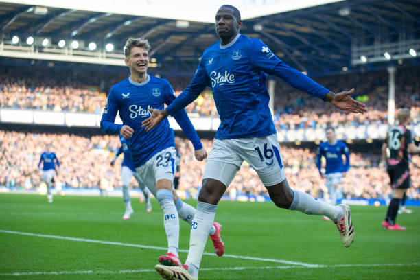 由于队员被 由于队员被