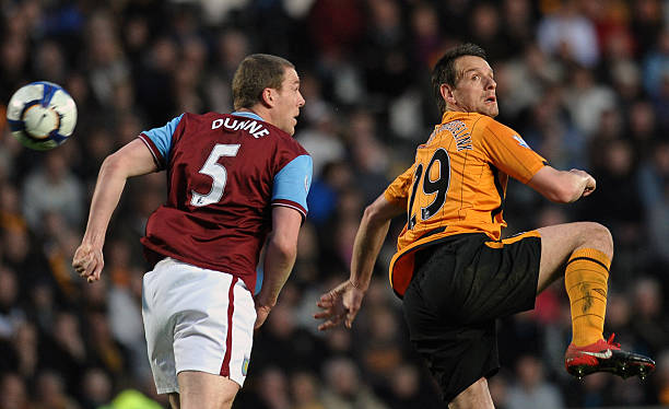 一位接近他 一位接近他