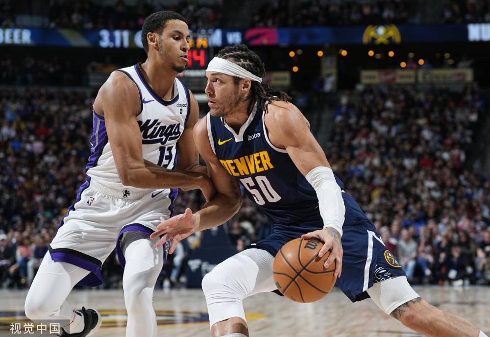 球员接过传 球员接过传